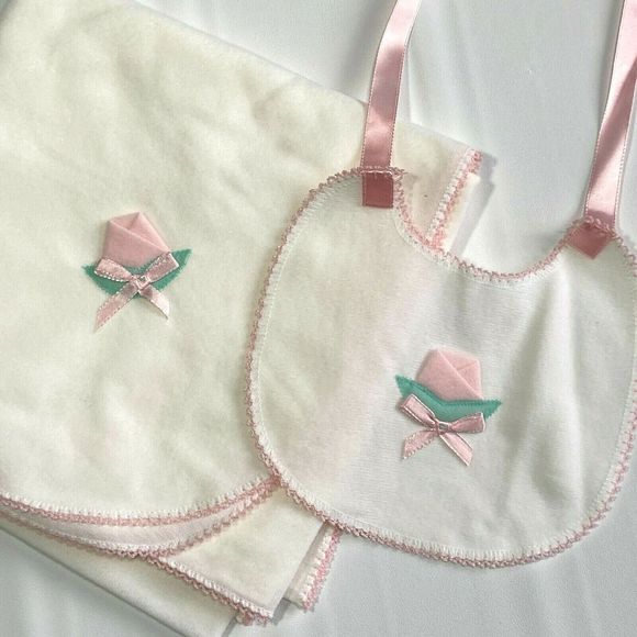 Zona Lee White Cozy Polyester Rose Bud Baby Blanket + Bib NOS USA Made 34 X 36 - Picture 1 of 7